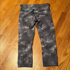 Lululemon Wunder Under Pant Diffusion White Black Cropped Size 6